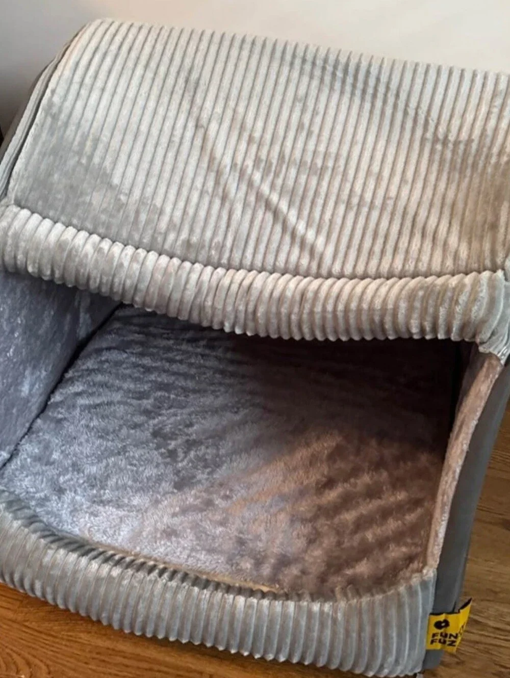 Funny Fuzzy Hooded Pet Bed- large (measurements in pics)